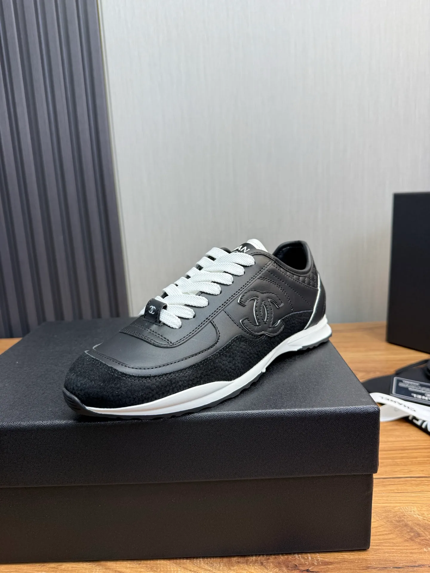 Men's men's shoes 💰600💰 Chanel Chanel 25A latest couple's white shoes casual sports shoes skate shoes 🩷💚 original purchase and development production Xiaoxiang C Home counter another super hot model, loved by Internet celebrity bloggers and ladies, various praises on social platforms, super popular and high quality 😍😍 latest material classic black and white color matching The upper foot is full of fashion 🎊🎊 ▪️Material: Original customized imported cowhide material ▪️Inner lining: Customized mesh ▪️Sole: Original open-molded TPU non-slip outsole ▪️Size: 35-44